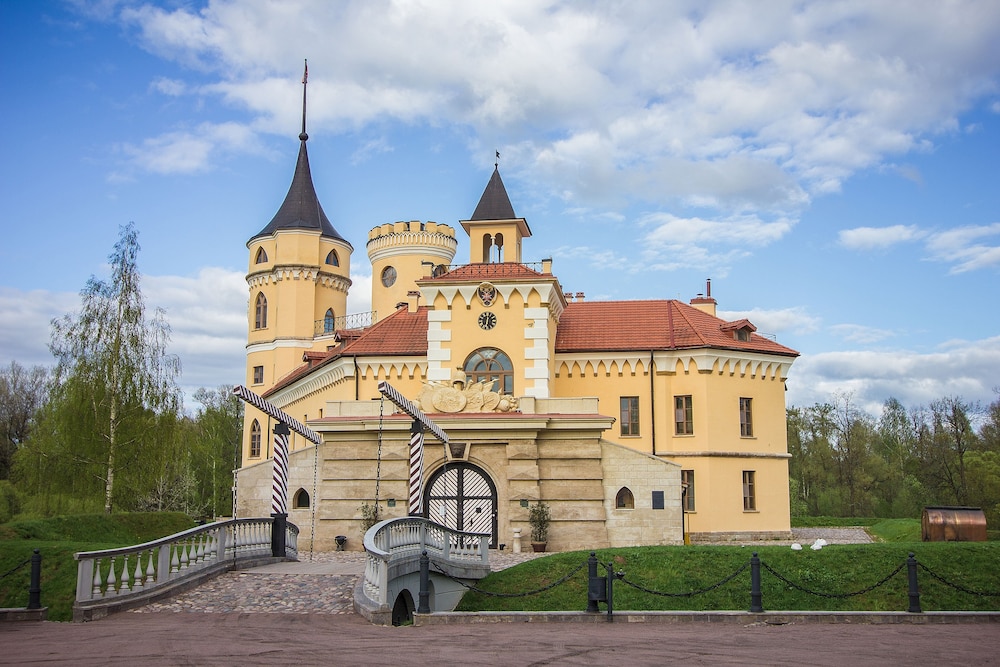 Hotel Zamok Bip in Pavlovsk, Russia