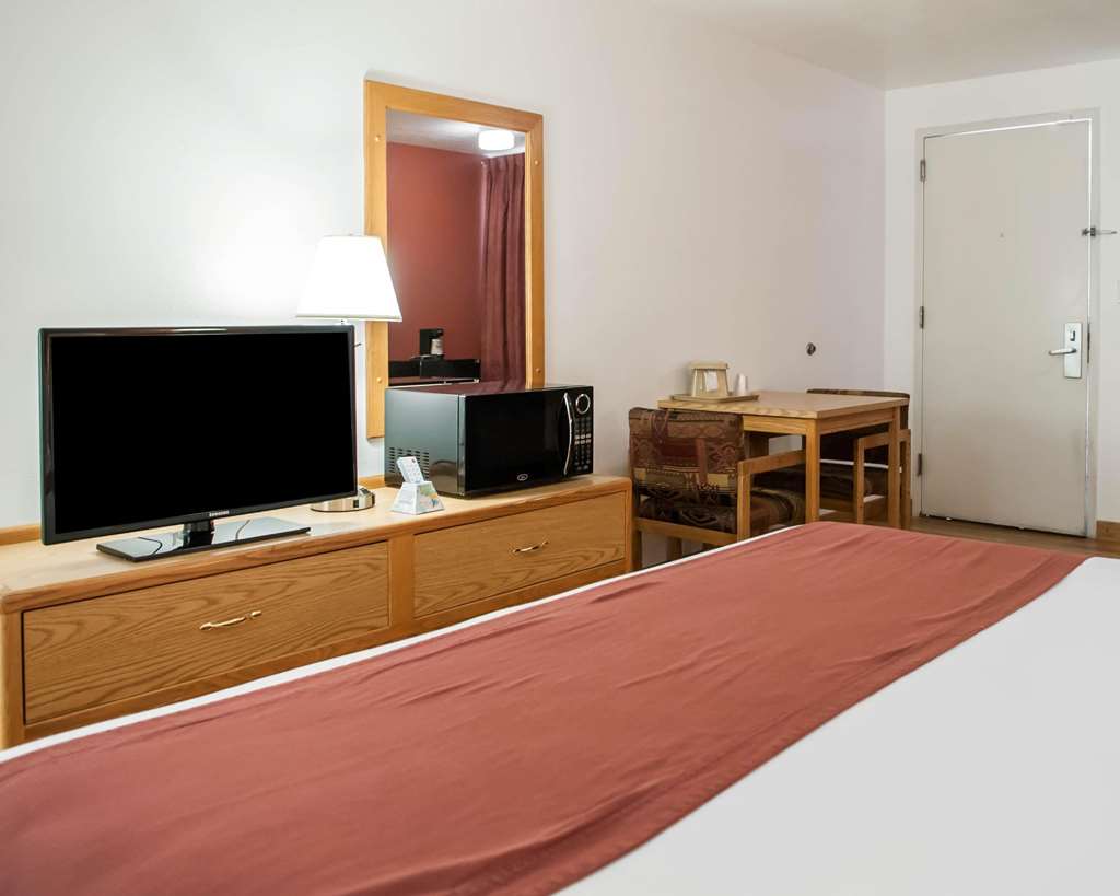 Econo Lodge Albuquerque Old Town - photo 13