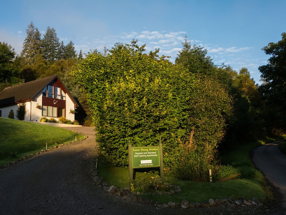 Lann Dearg Studios — 4-Star Luxury Hotel in Inverness, United Kingdom