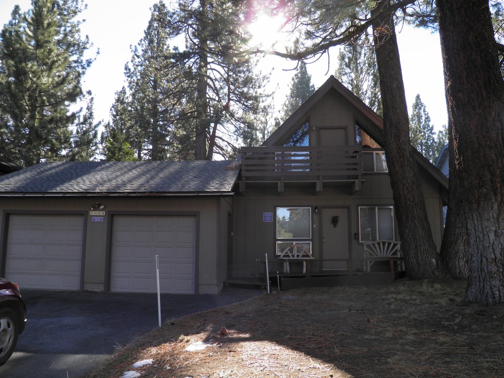 1028 Silverwood Circle — South Lake Tahoe