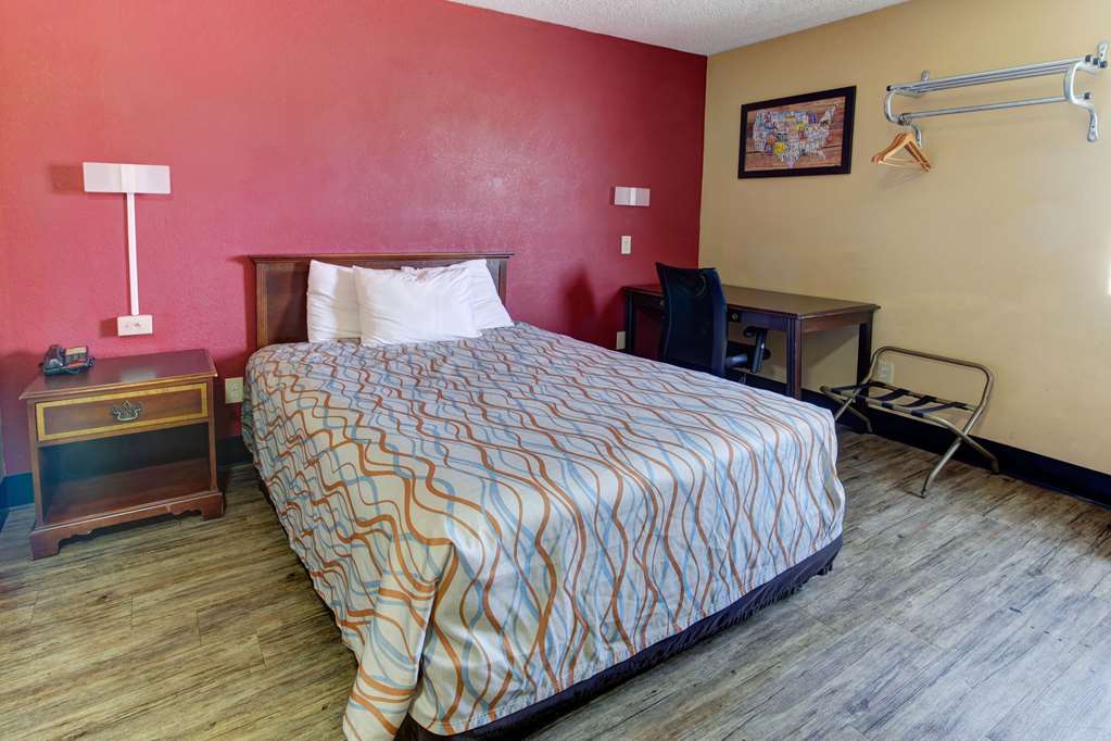 Econo Lodge Virginia Beach Town Center - photo 17