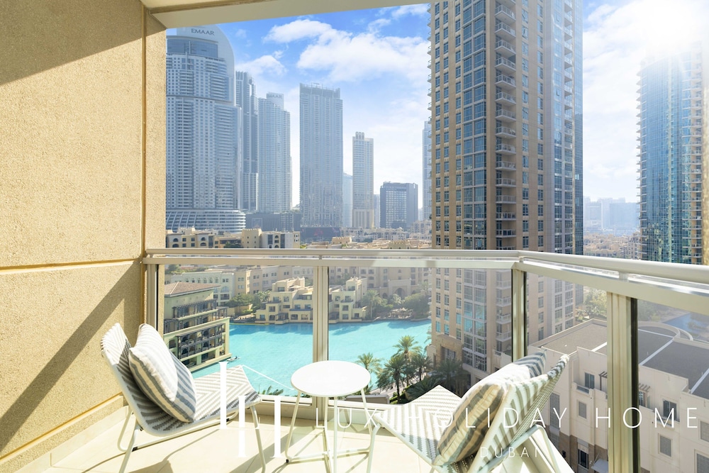 LUX The Stunning Fountain View Suite — 4-Star Luxury Hotel in Dubai, United Arab Emirates