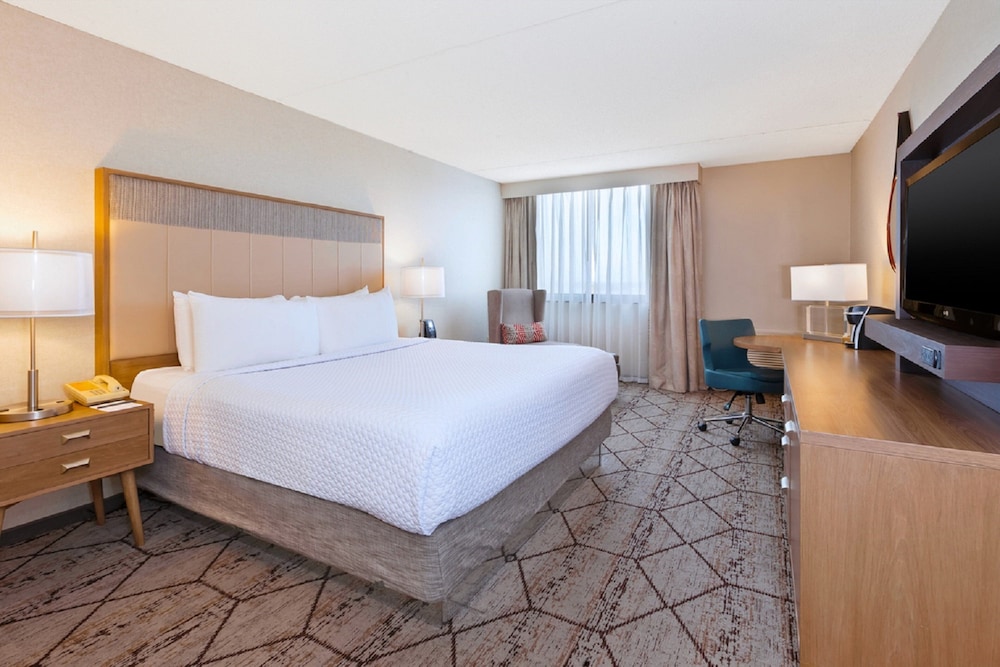 Crowne Plaza Columbus North Worthington by IHG - photo 6