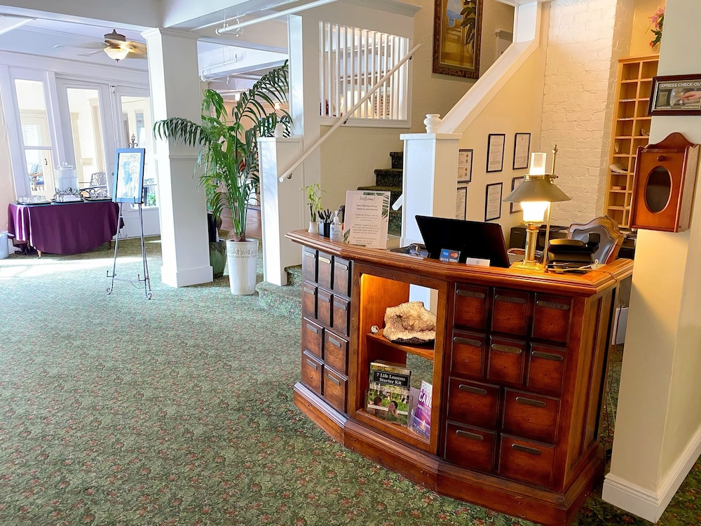 Crystal Bay Historic Hotel - photo 2