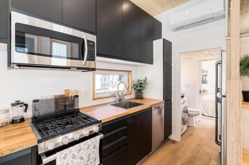 Mini Muskoka Getaway Huntsville in Huntsville, Canada