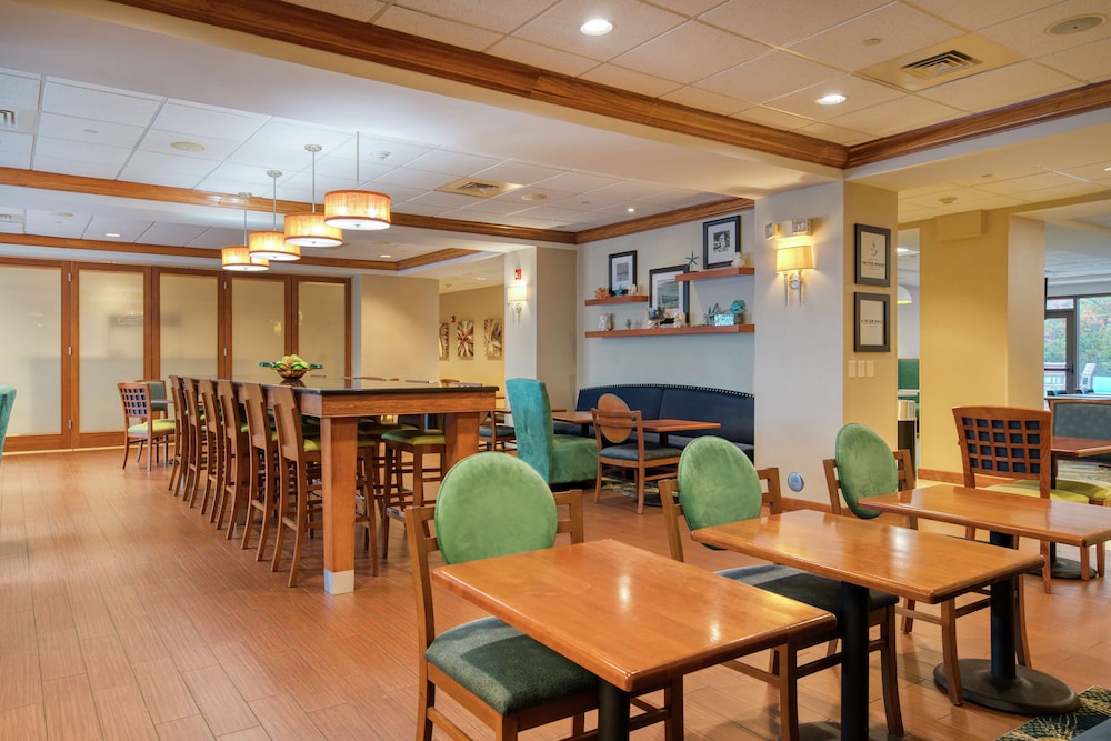 Hampton Inn Wilmington University Area Smith Creek Station - photo 8