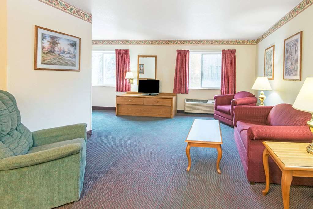Super 8 by Wyndham Richfield Cleveland - photo 13