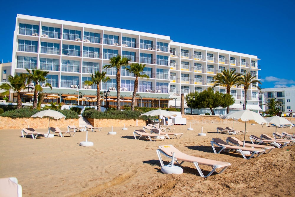 Hotel Riomar Ibiza A Tribute Portfolio Hotel - carbon neutral hotel in Santa Eularia Des Riu