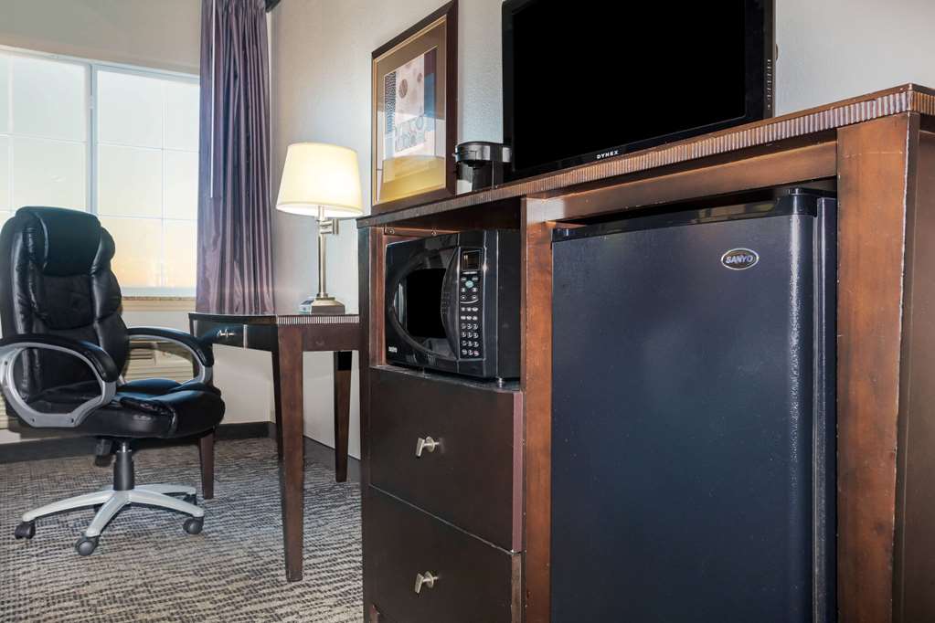 La Quinta Inn & Suites by Wyndham Kyle Austin South - photo 12