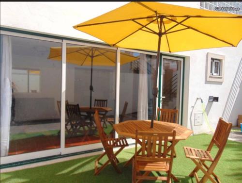 Casinha Rés do Chão na Nazaré com Quintal e Barbecue in Nazare, Portugal