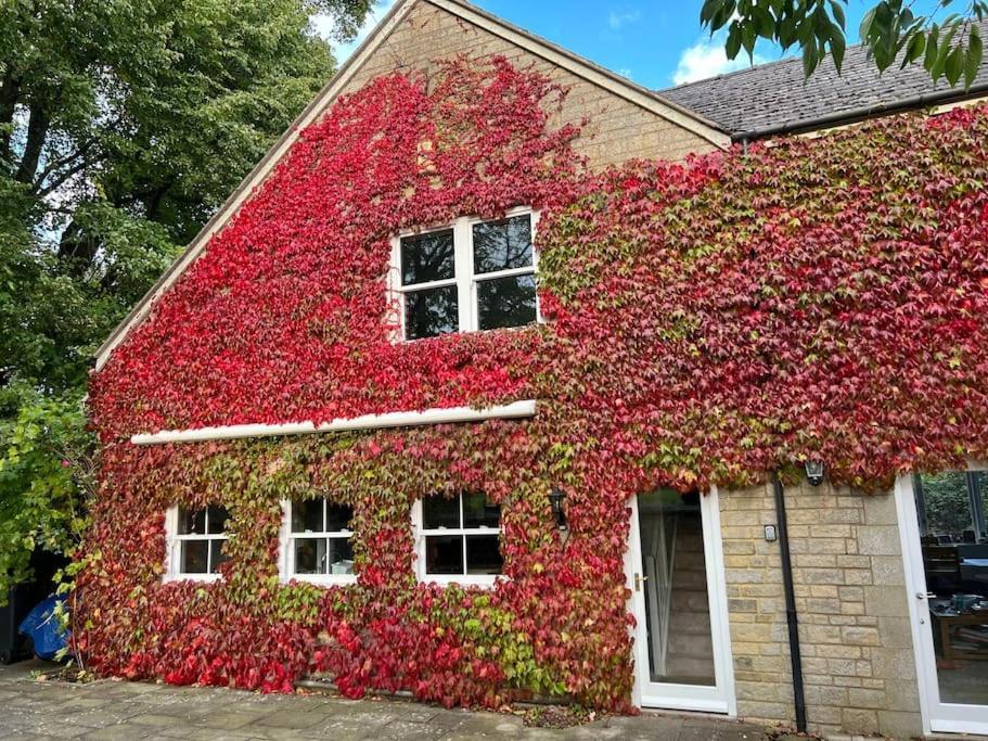 Cotswold dog friendly holiday home — 4-Star Luxury Hotel in Stroud, United Kingdom