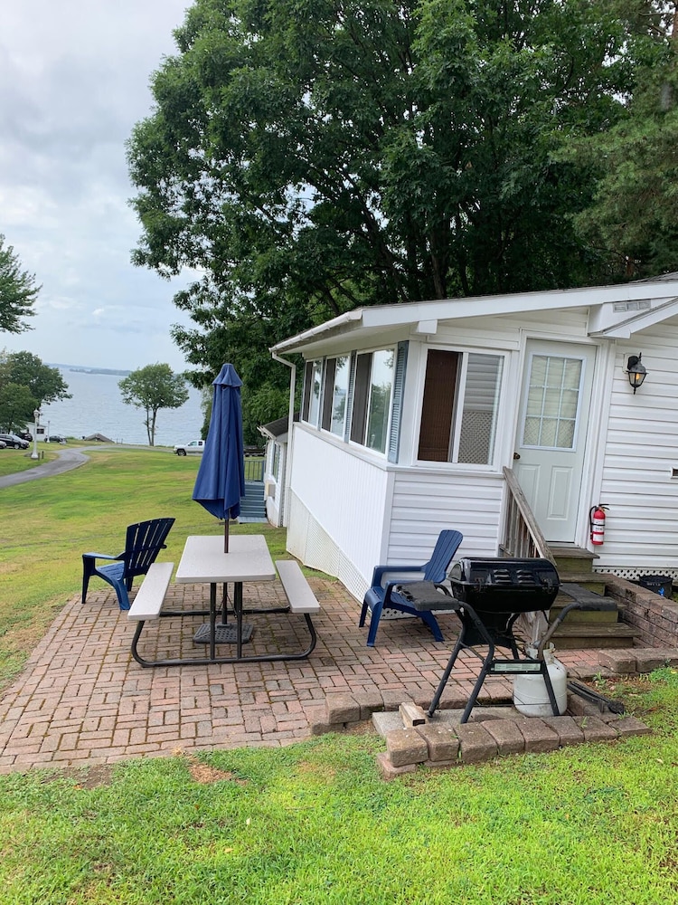 West Winds Motel & Cottages - photo 82