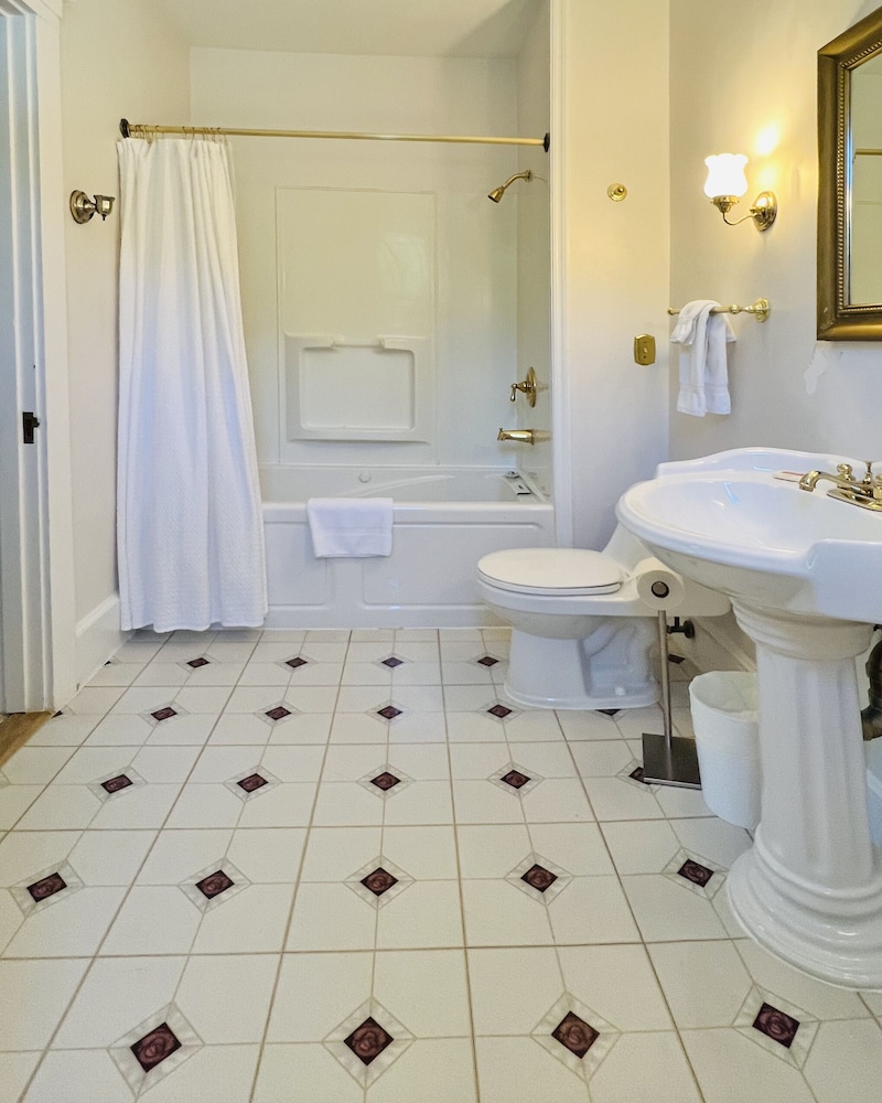 Gateways Inn & Restaurant - photo 17