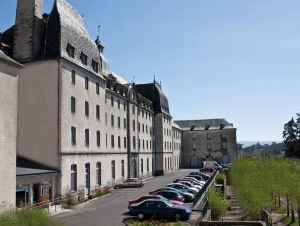 Logis Hôtel Ancien Grand Séminaire in Saint-Flour, France