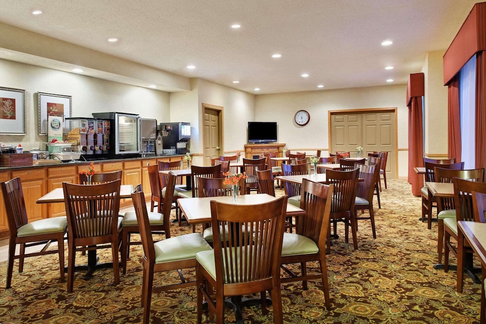 Country Inn & Suites by Radisson Rock Falls IL - photo 13