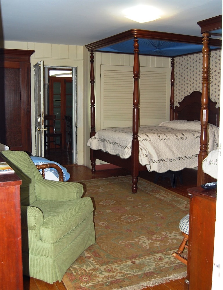 Glenfield Plantation Historic Antebellum Bed and Breakfast - photo 3