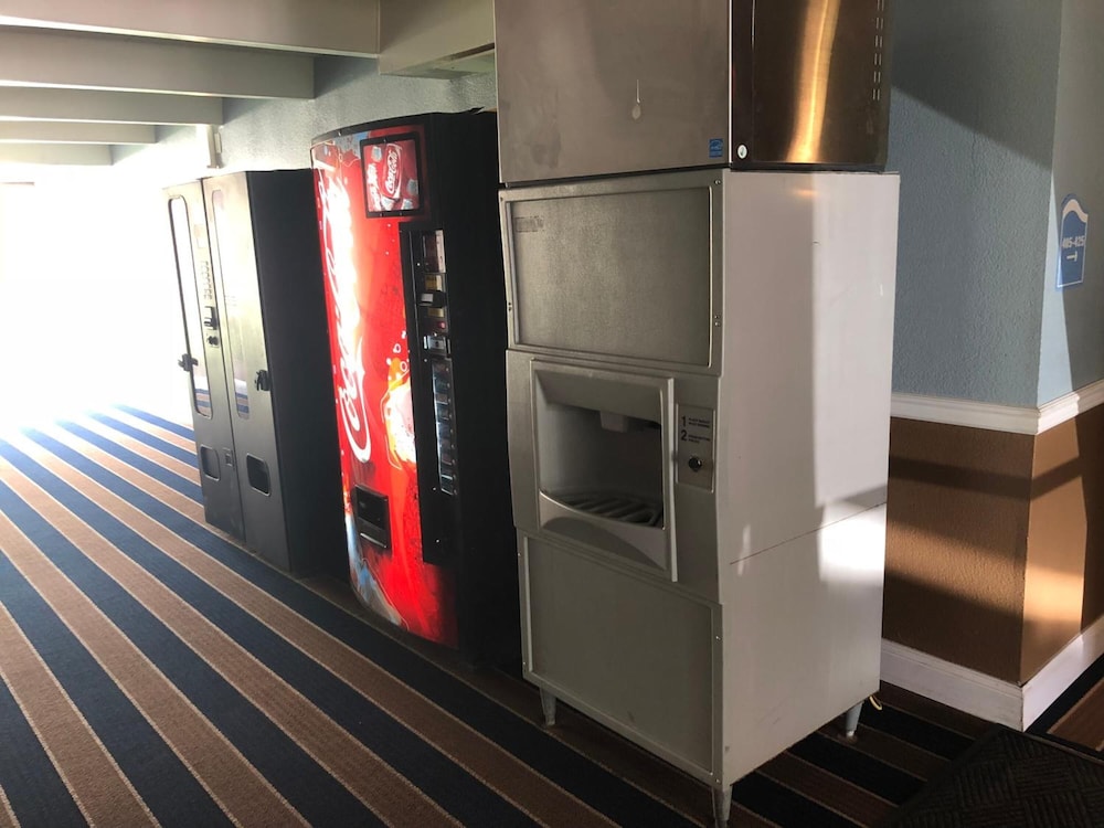 Economy Inn North Randall - photo 34