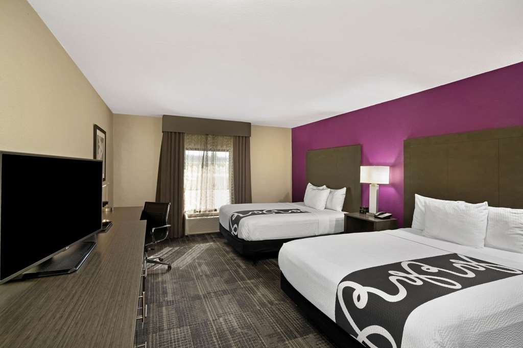 La Quinta Inn & Suites by Wyndham Columbus MS - photo 13