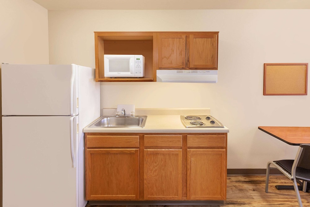 WoodSpring Suites Des Moines Pleasant Hill - photo 13