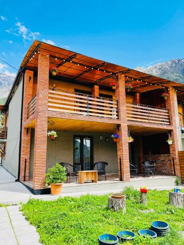 Paradise Kazbegi - carbon neutral hotel in Step'antsminda