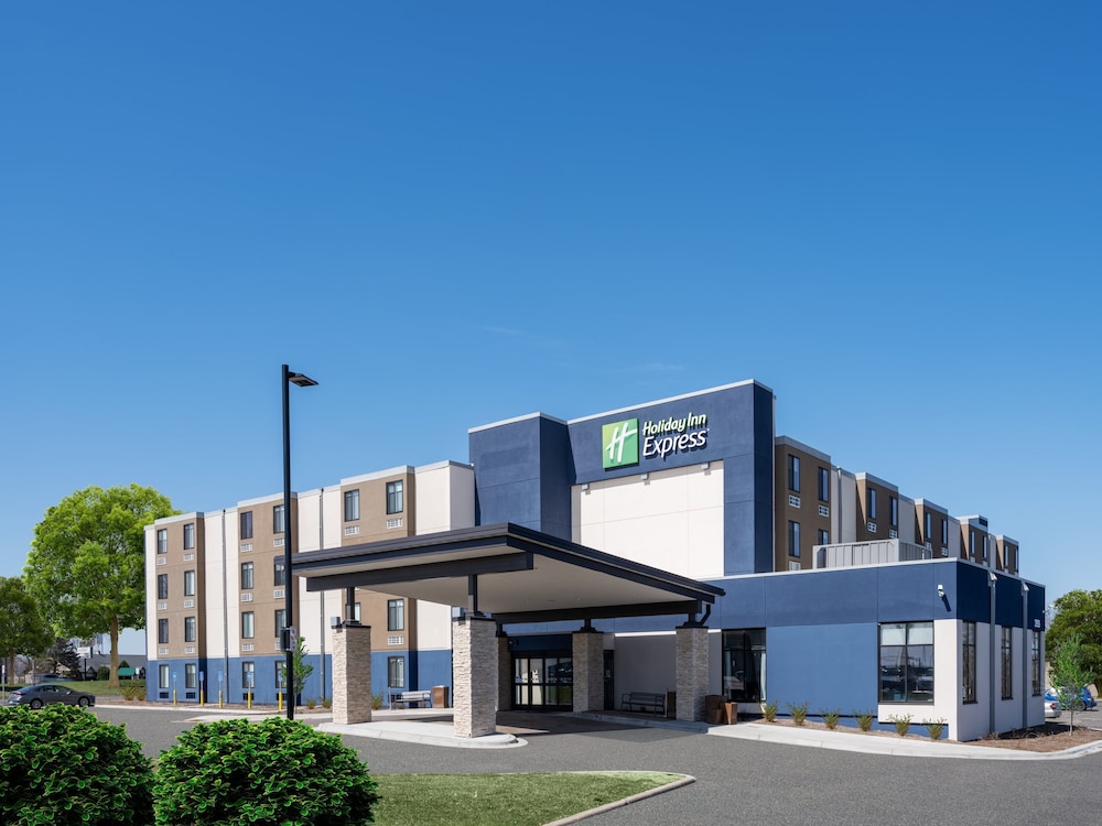 Holiday Inn Express Minneapolis West Plymouth by IHG - featured photo