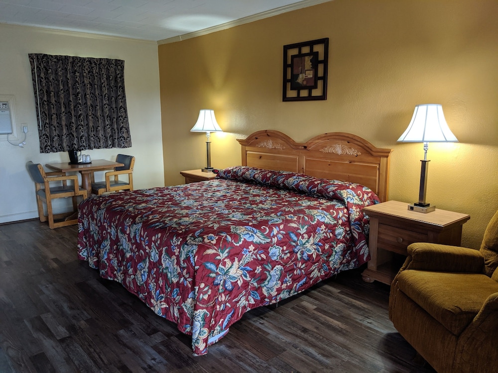 Cheerio Inn Glennville - photo 6