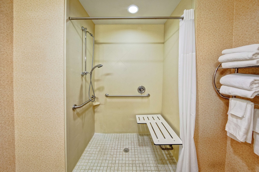 Hampton Inn Cambridge - photo 31