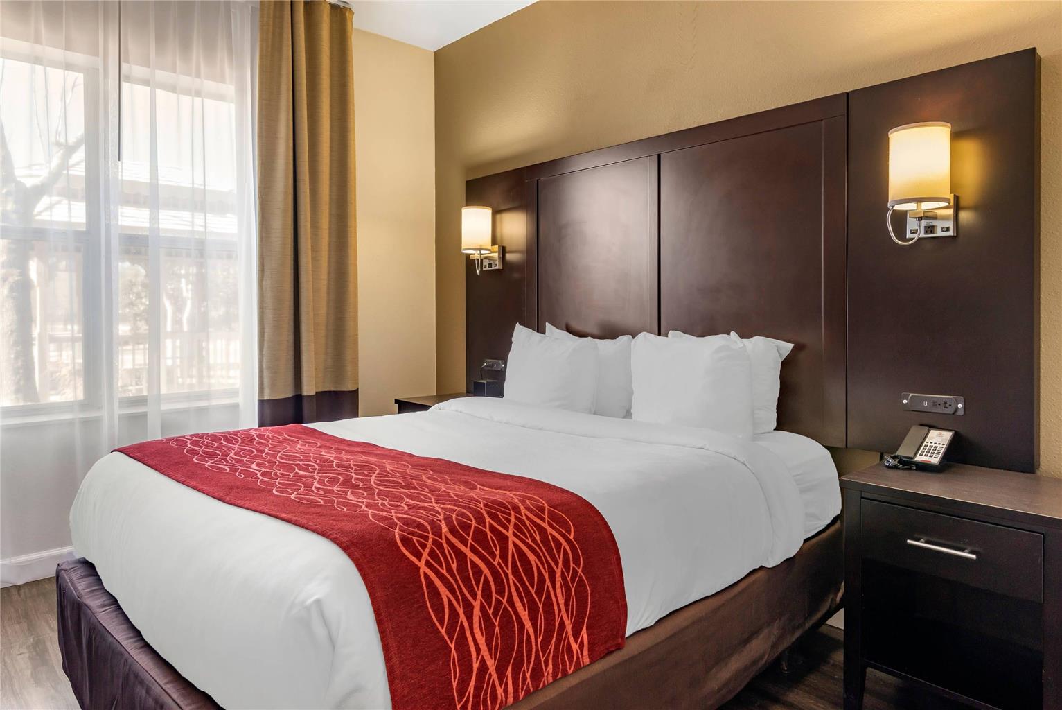 Comfort Inn & Suites near Six Flags - photo 13