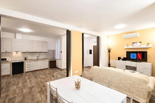 Divine DANTE's Apartment — 4-Star Luxury Hotel in Ravenna, Italy