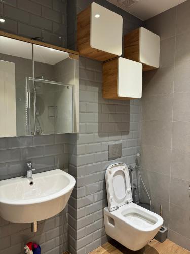 M2 Complex Spacious Flat on Kazbegi Avenue 15 in City Center