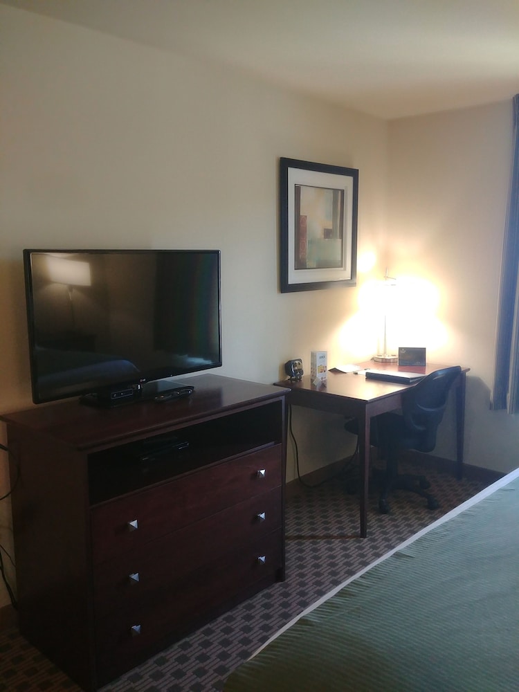 Cobblestone Hotel & Suites Broken Bow - photo 36