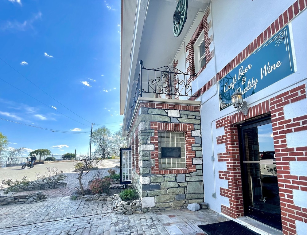 Skyline Village Inn - photo 108