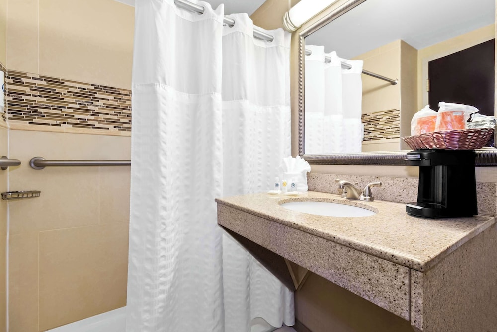 Comfort Suites Lumberton North - photo 13