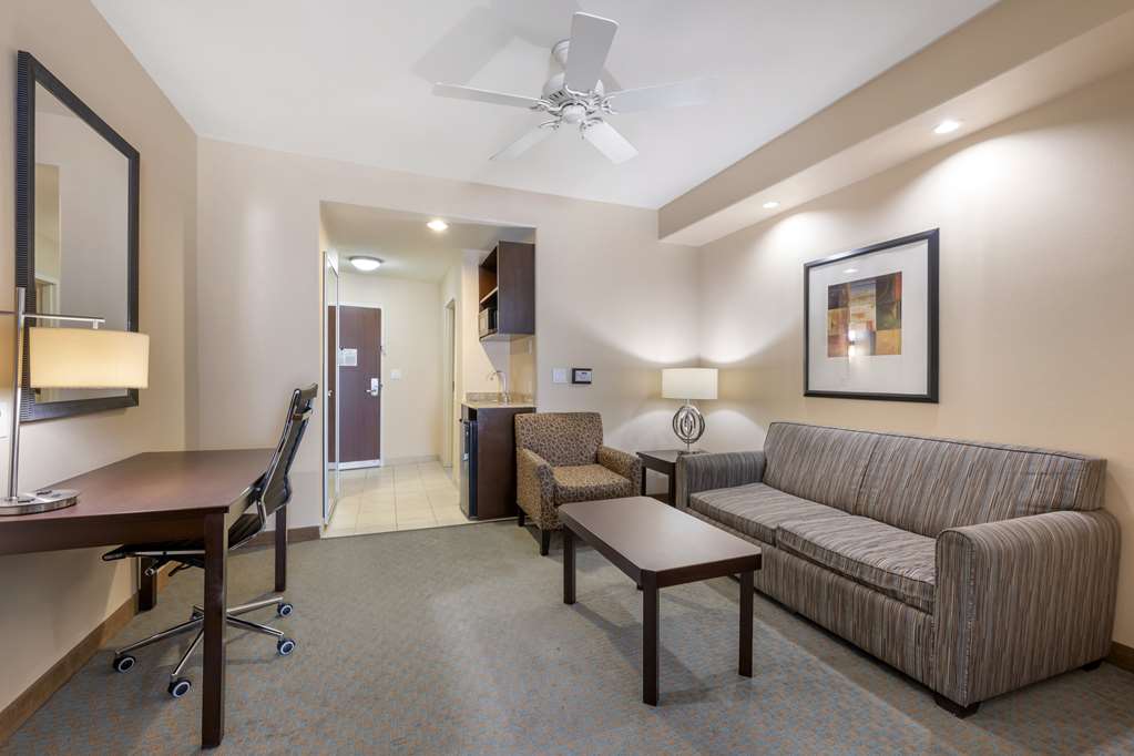 Best Western Plus Midland Suites - photo 11