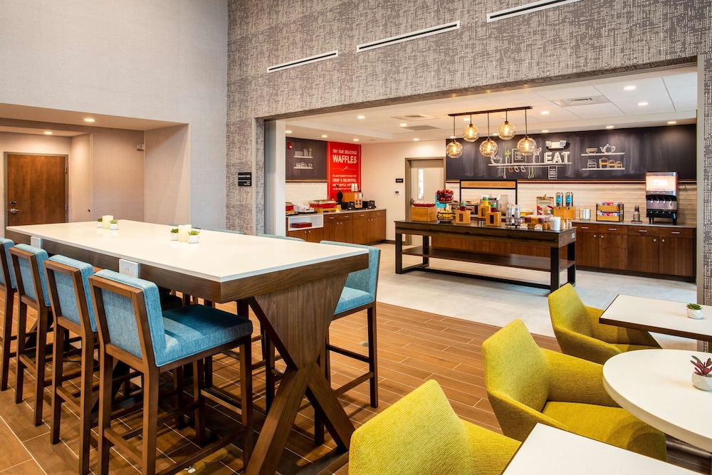 Hampton Inn & Suites North Port - photo 27
