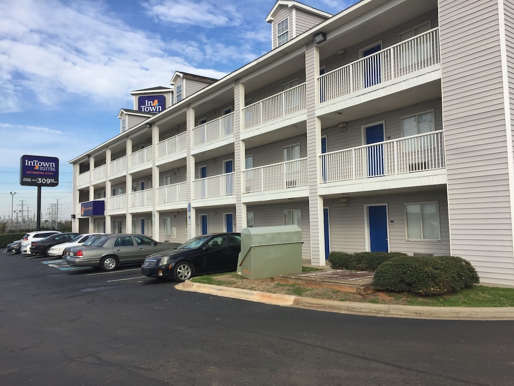 InTown Suites Extended Stay Charlotte NC North Tryon St - photo 27