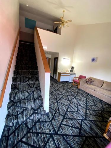 Woodlands Inn & Suites - photo 46