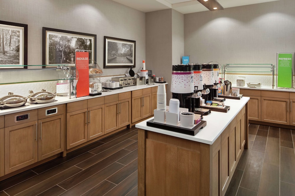Hampton Inn & Suites Teaneck Glenpointe - photo 28