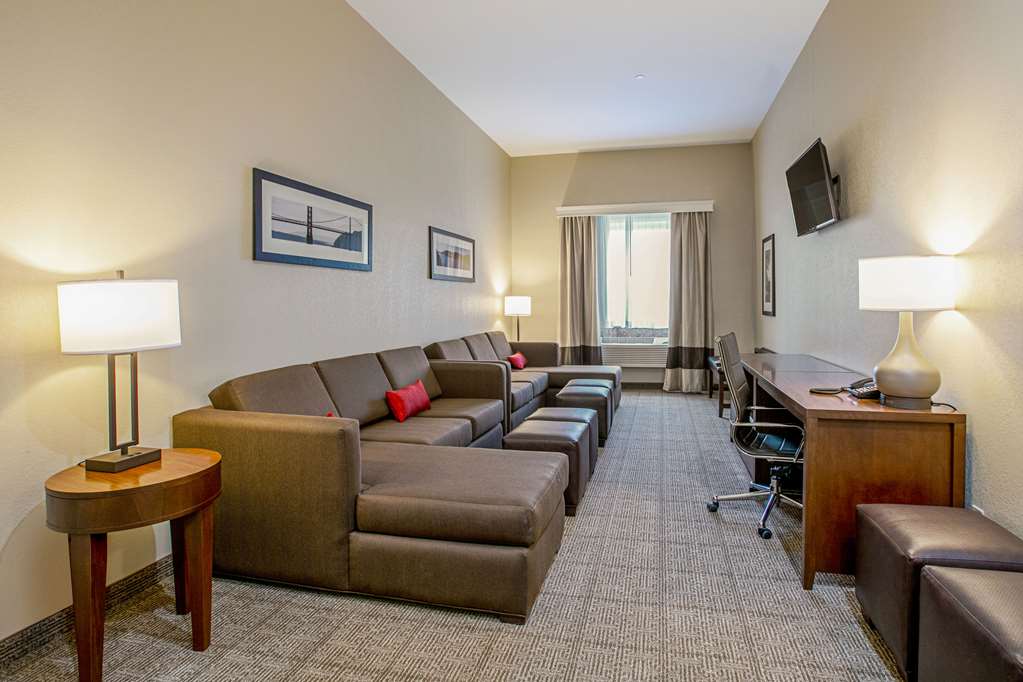 Comfort Suites Fishkill near Interstate 84 - photo 18