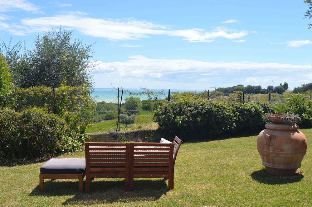 Cumana Blu Residence — 4-Star Luxury Hotel in Campofilone, Italy