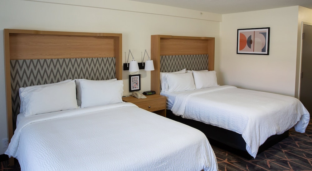 Holiday Inn Redding by IHG - photo 12