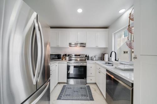 Boho Beach Bungalow Walk to the Beach — 4-Star Luxury Hotel in San Diego, United States