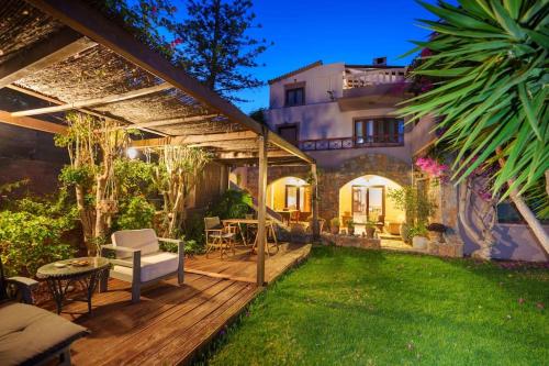 Four Seasons — 4-Star Luxury Hotel in None, Greece