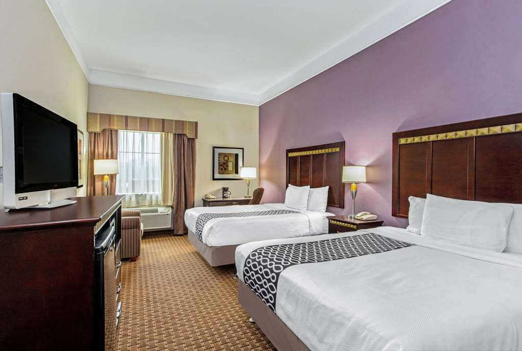La Quinta Inn & Suites by Wyndham Cleburne - photo 13