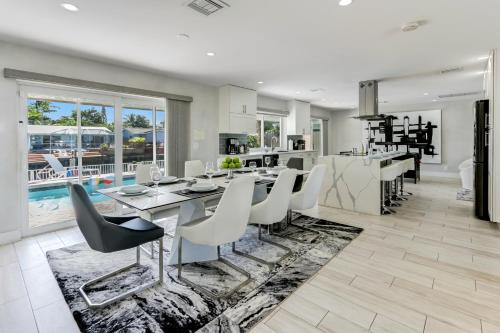 Canal Water view private pool near beach — 4-Star Luxury Hotel in Fort Lauderdale, United States