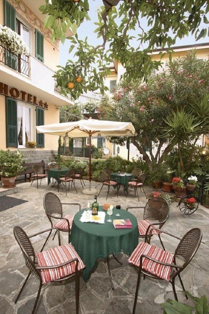 Hotel Villa Bianca - carbon neutral hotel in Laigueglia