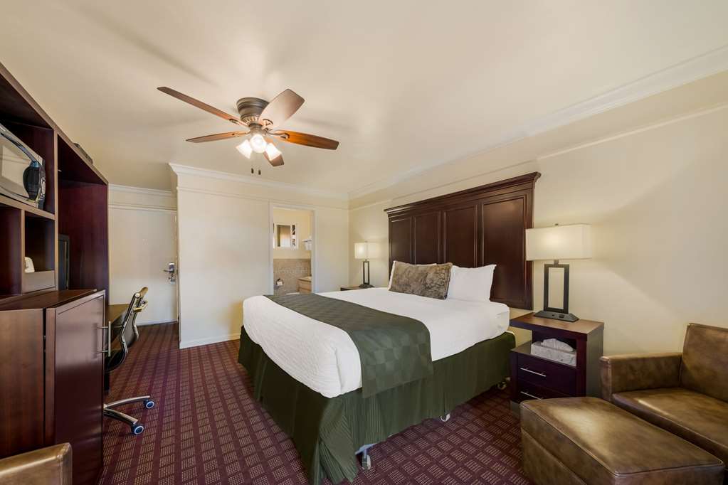 Clarion Collection Carmel Oaks Inn - photo 21