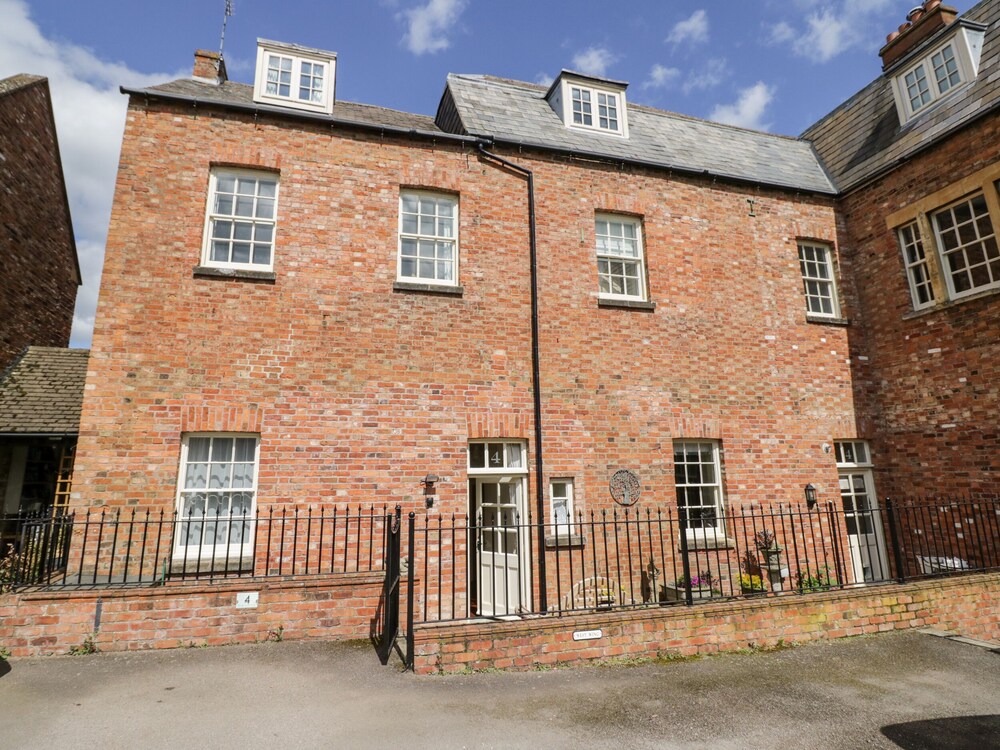 4 The Old Council House — 4-Star Luxury Hotel in Shipston On Stour, United Kingdom