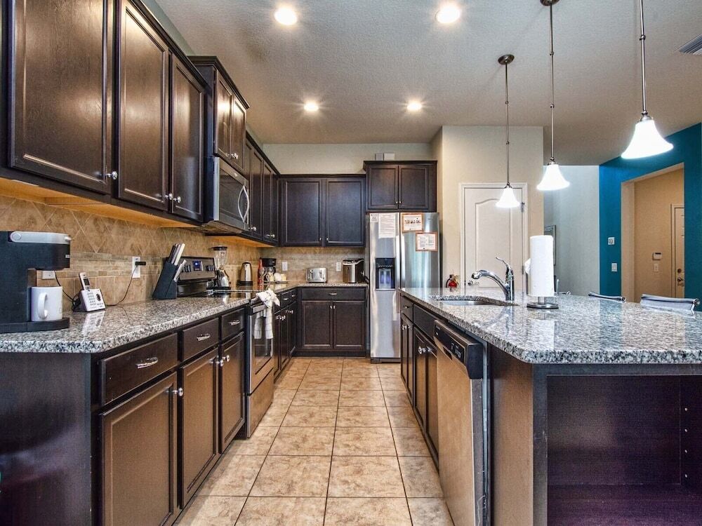 Spacious 8BR Villa w Pool & Resort Amenities - photo 21