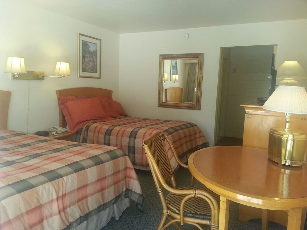 Colusa Riverside Inn - photo 4